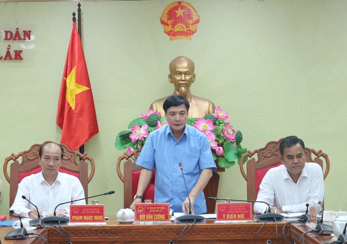 Họp với doanh nghiệp về Dự án đầu tư phát triển kết cấu hạ tầng khu công nghiệp Phú Xuân, huyện Cư M’gar